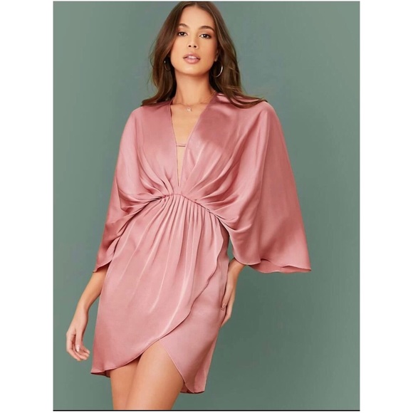 LYX Dresses & Skirts - 5⭐️ Caitlín Cocktail Satin Dress